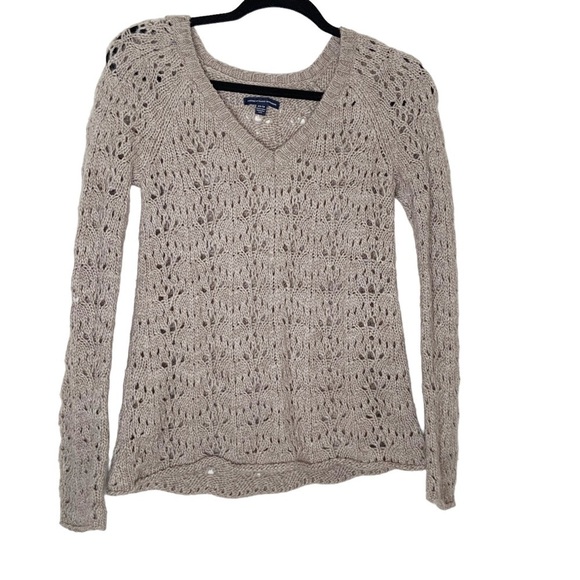 American Eagle outfitters V neck sweater. Size XS - Picture 2 of 7